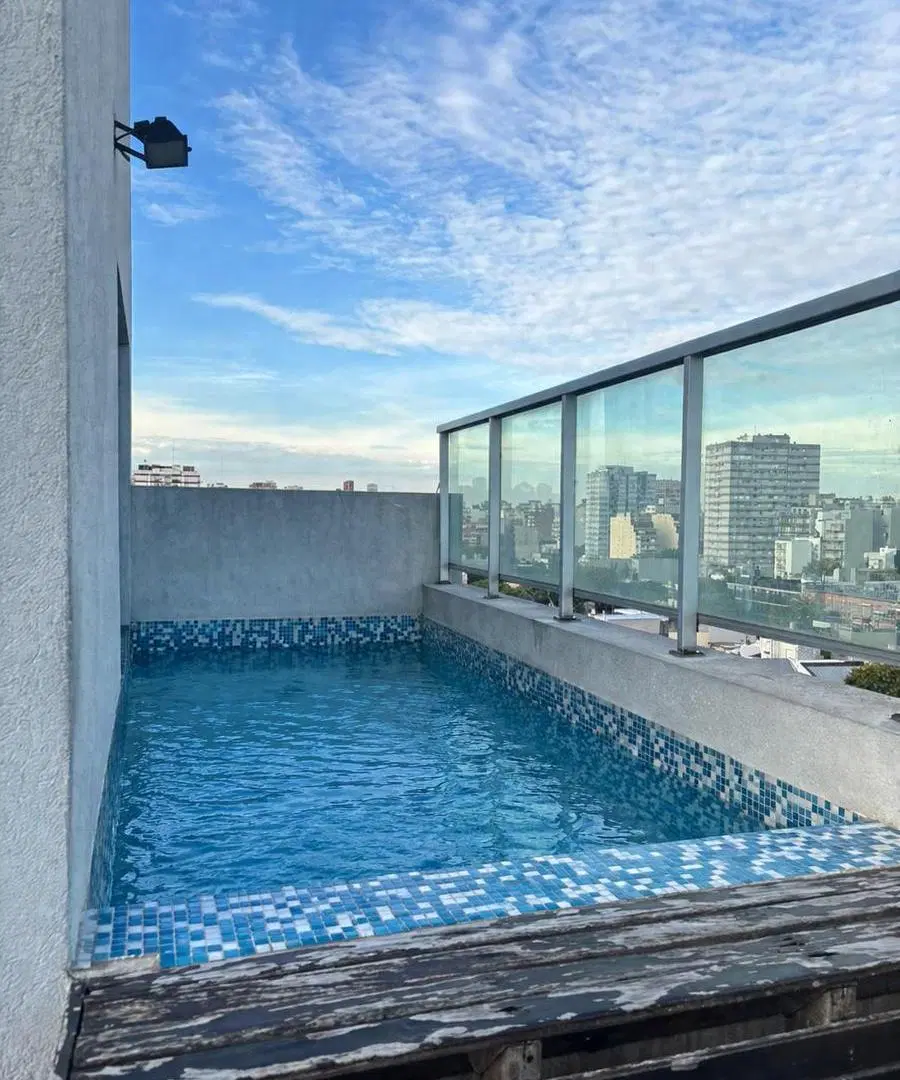 1 Ambiente. Piscina. Frente. Luminoso. 3