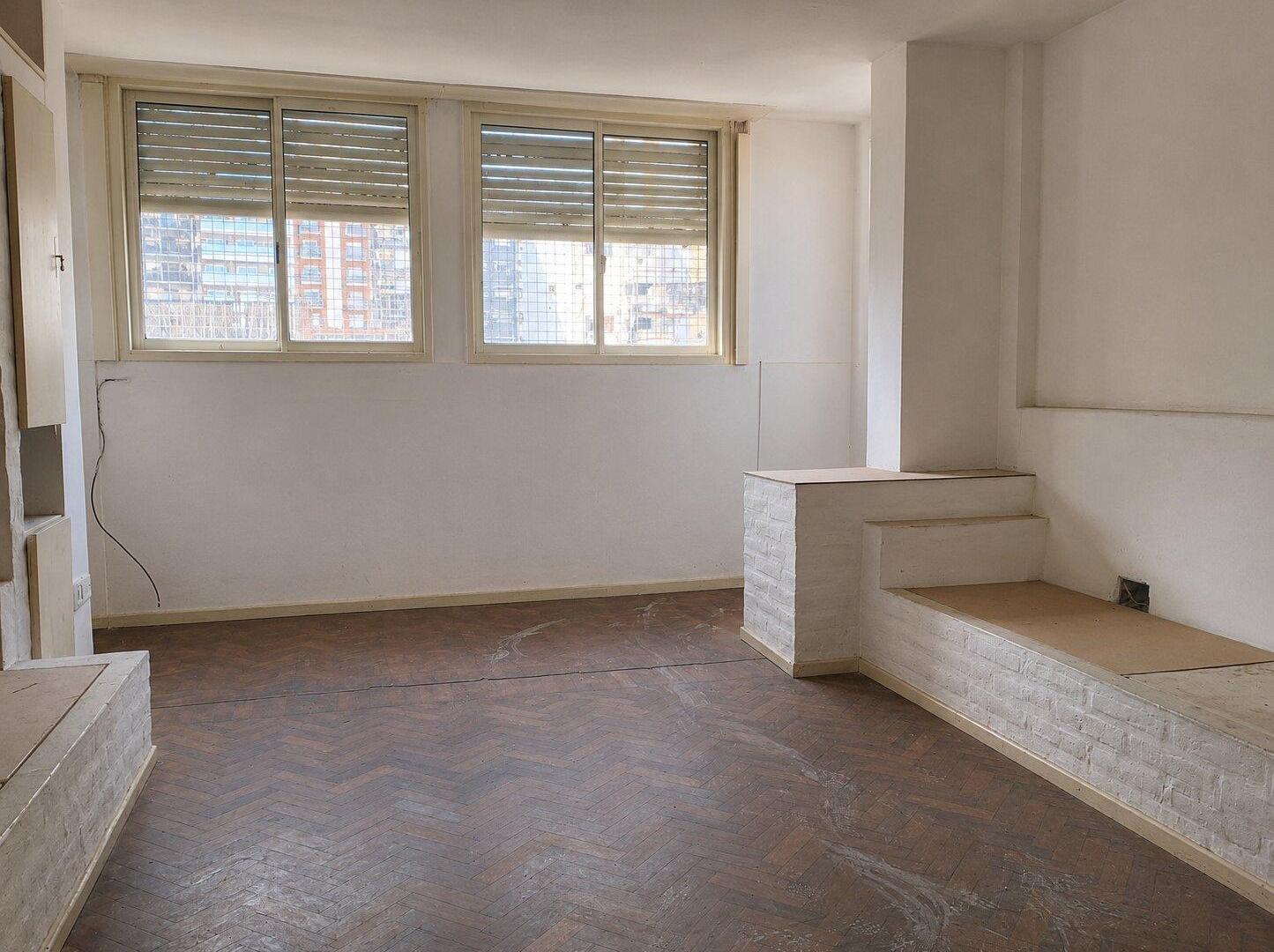 Foto de Depto 4 amb, a reciclar en Balvanera, limite con Recoleta., imagen 1