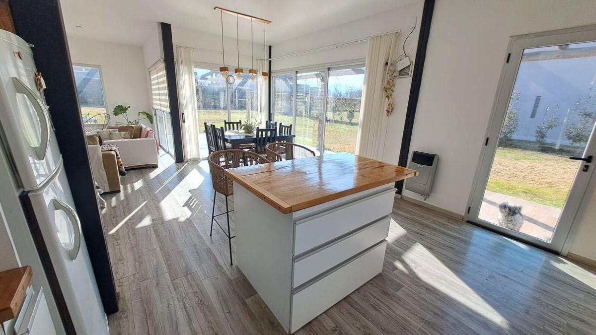 Foto de Casa con 3 dormitorios en venta, 1600 m² de terreno, Las Compuertas, imagen 1