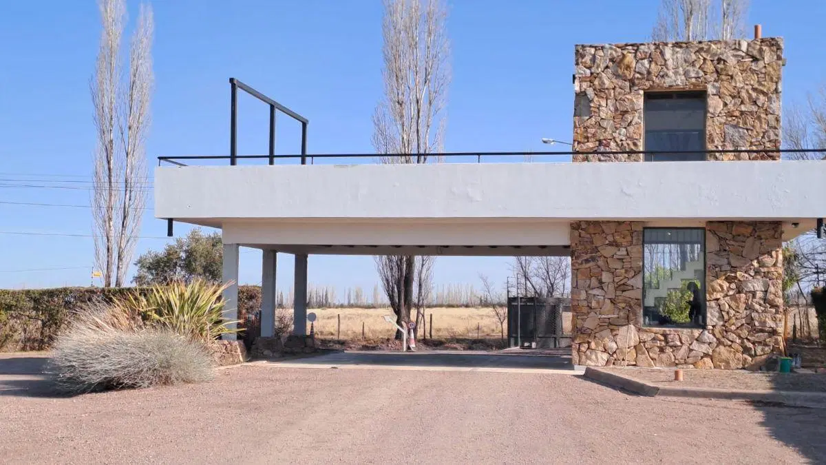 Casa con 3 dormitorios en venta, 1600 m² de terreno, Las Compuertas 3