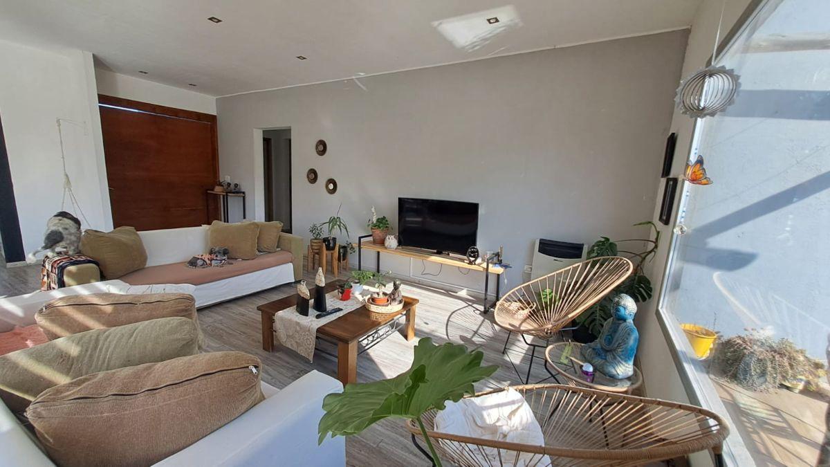 Casa con 3 dormitorios en venta, 1600 m² de terreno, Las Compuertas