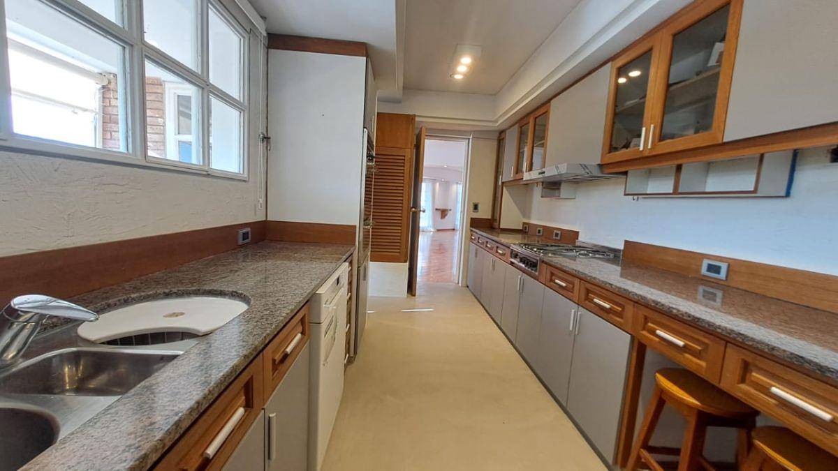 Foto de Departamento en alquiler de 240 m2 en Ciudad de Mendoza., imagen 2