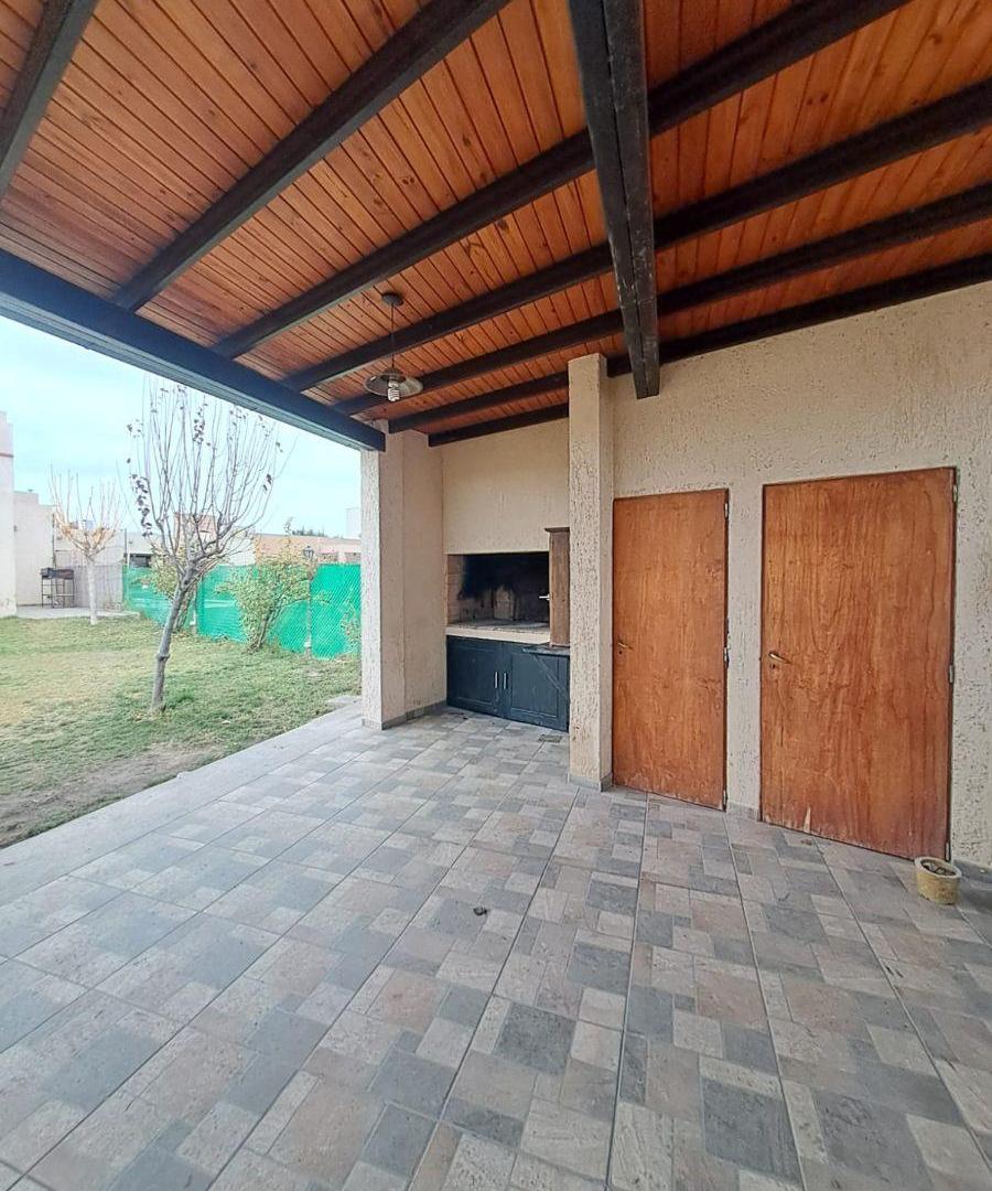 Foto de Casa de Categoría en Alquiler – Barrio Privado Cina Cina Norte, imagen 2