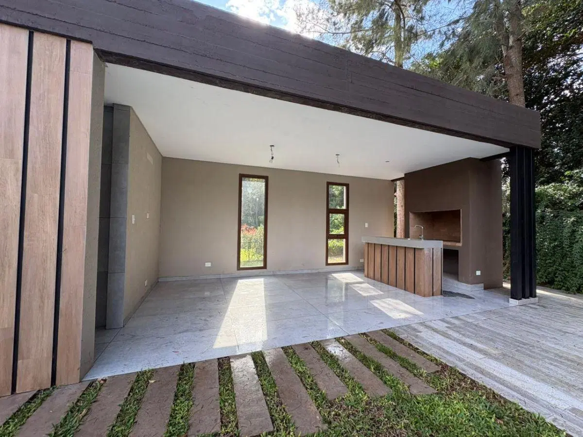 Casa A Estrenar en Barrio Privado La Codorniz, sobre Av. San Martín - Ruta 4 5