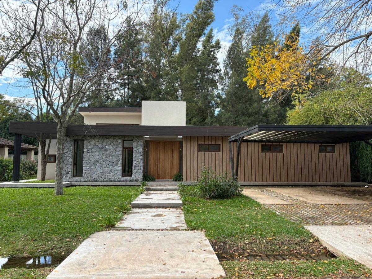Casa A Estrenar en Barrio Privado La Codorniz, sobre Av. San Martín - Ruta 4
