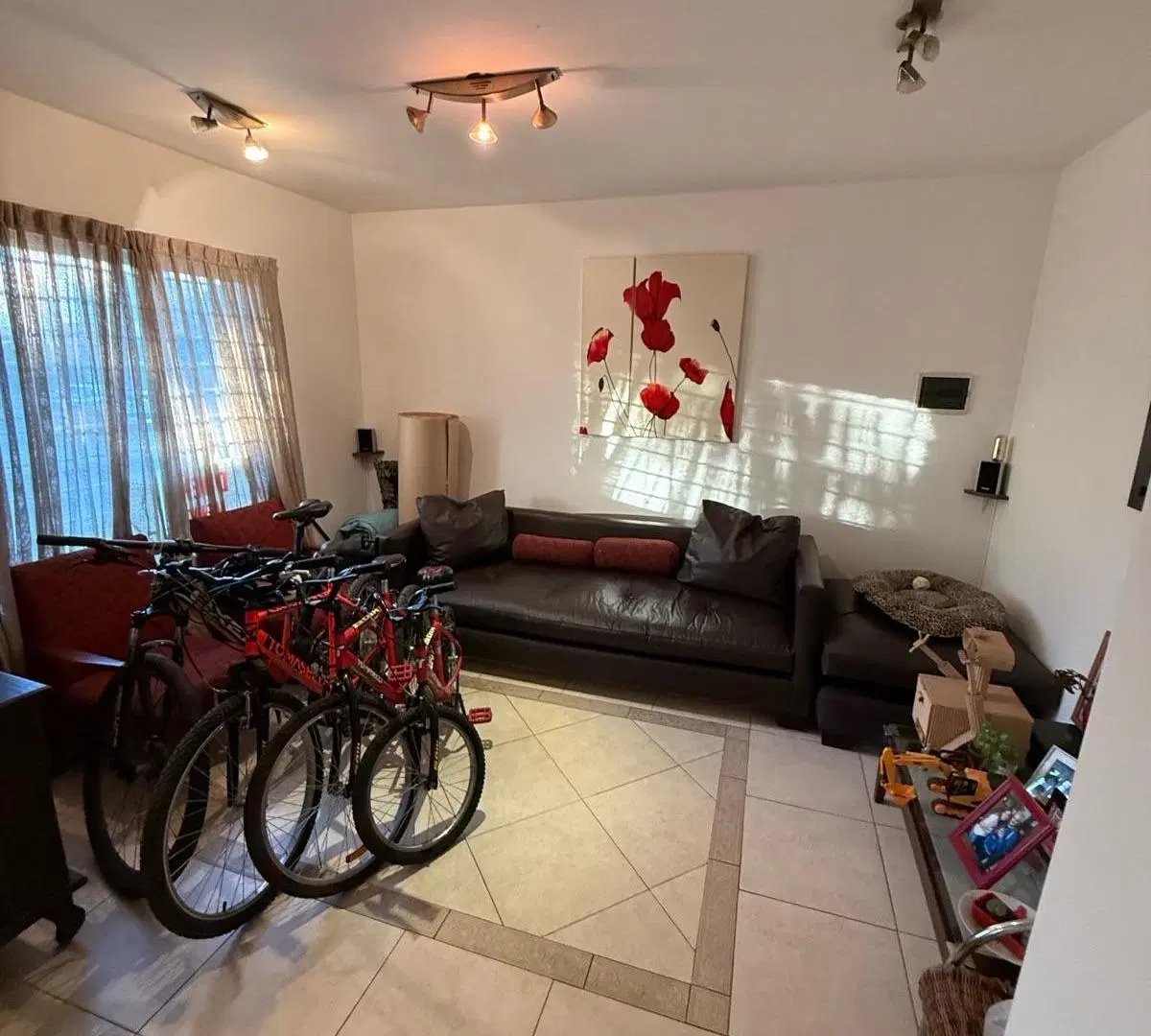 Casa en Nuevo Poeta Lugones 1