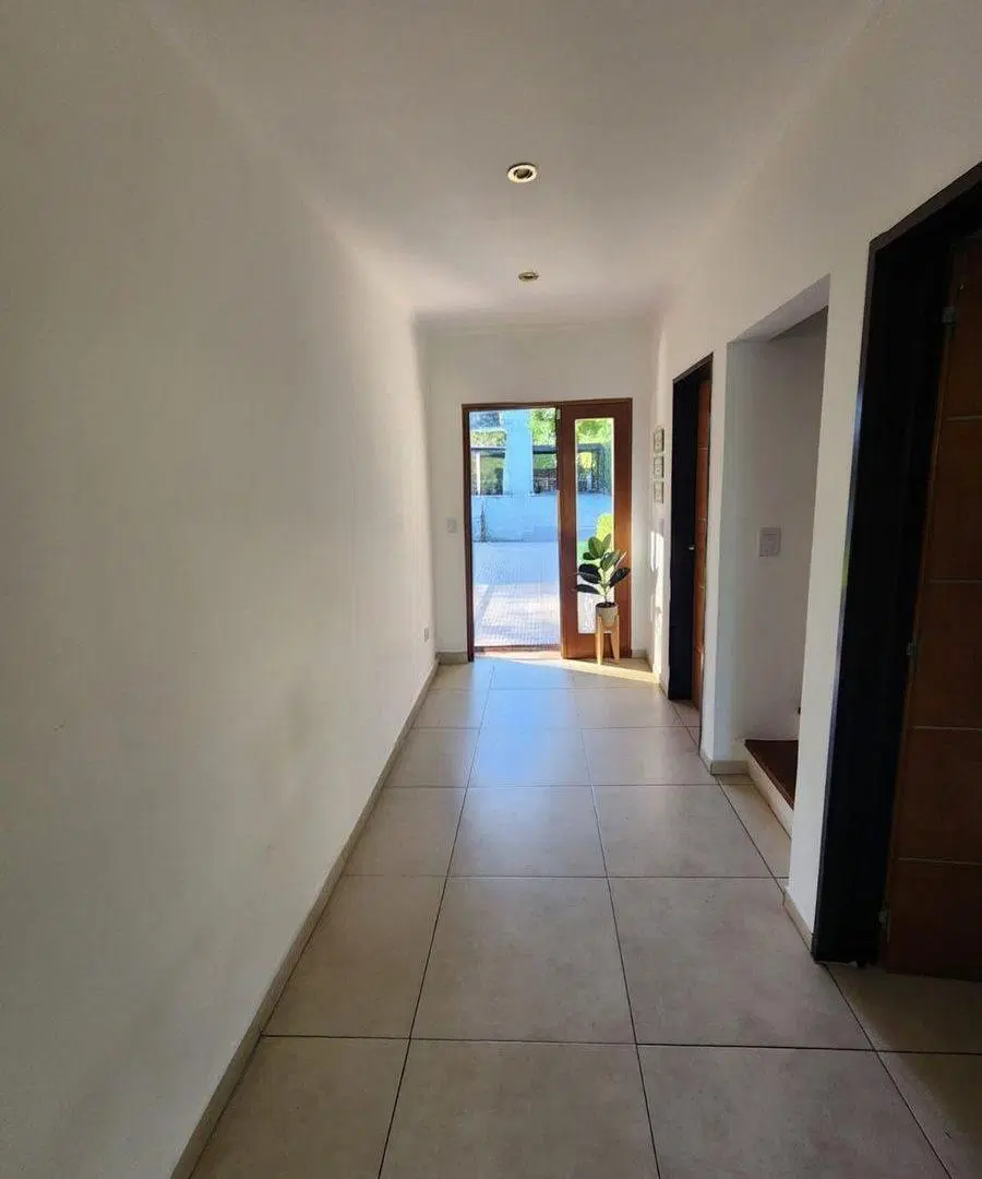 Casa  5 ambientes en barrio cerrado Los Olivares 2