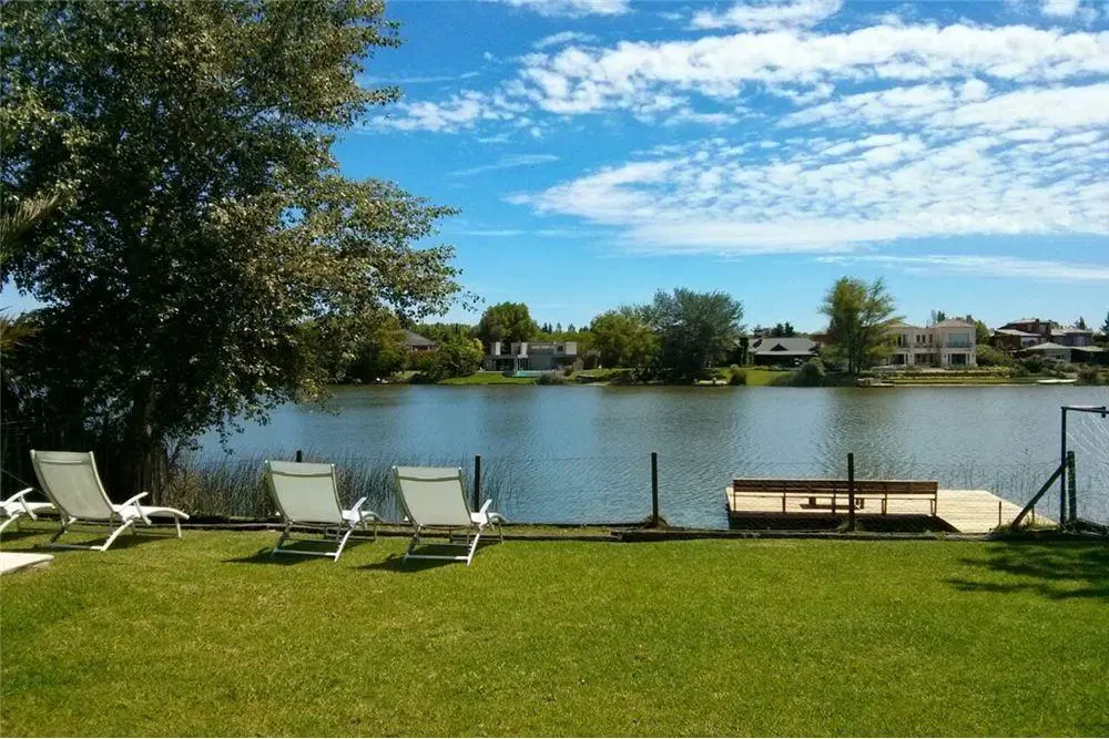 Venta casa 7 ambiente Santa Maria de Tigre al lago 2
