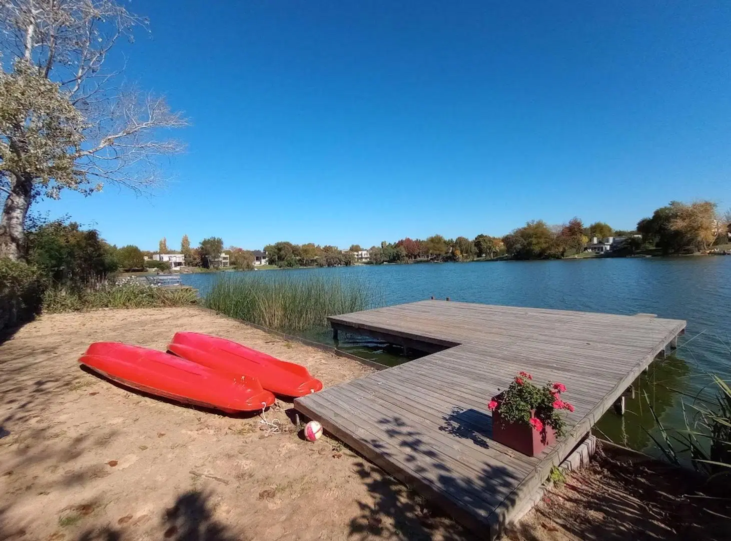 Venta casa 7 ambiente Santa Maria de Tigre al lago 3