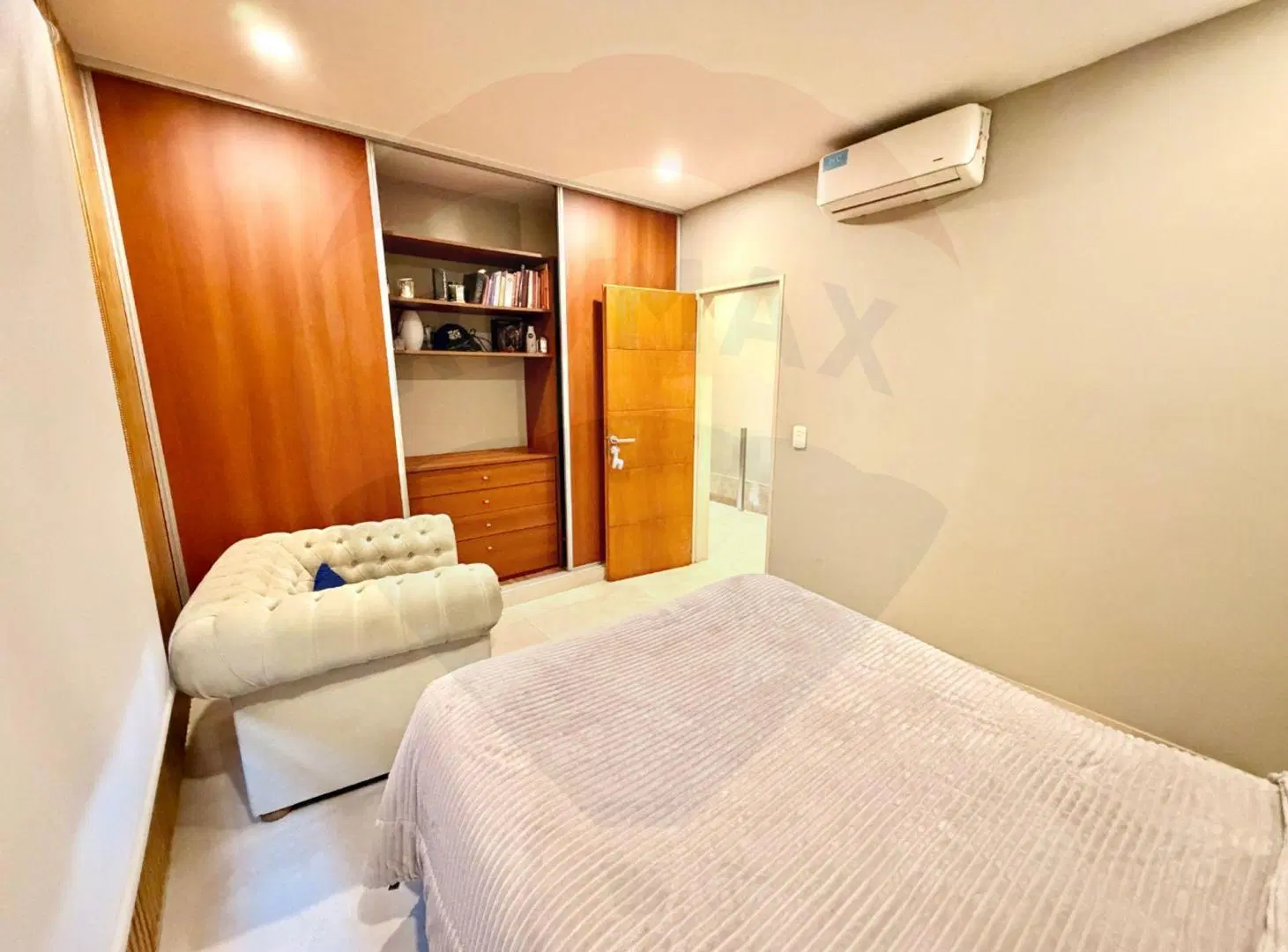 VENTA casa 4 dormit, quincho pileta villa adelina 3