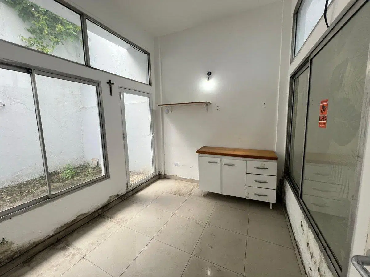 Venta local comercial en San Isidro 2