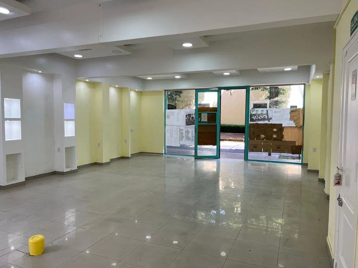Venta local comercial en San Isidro 4