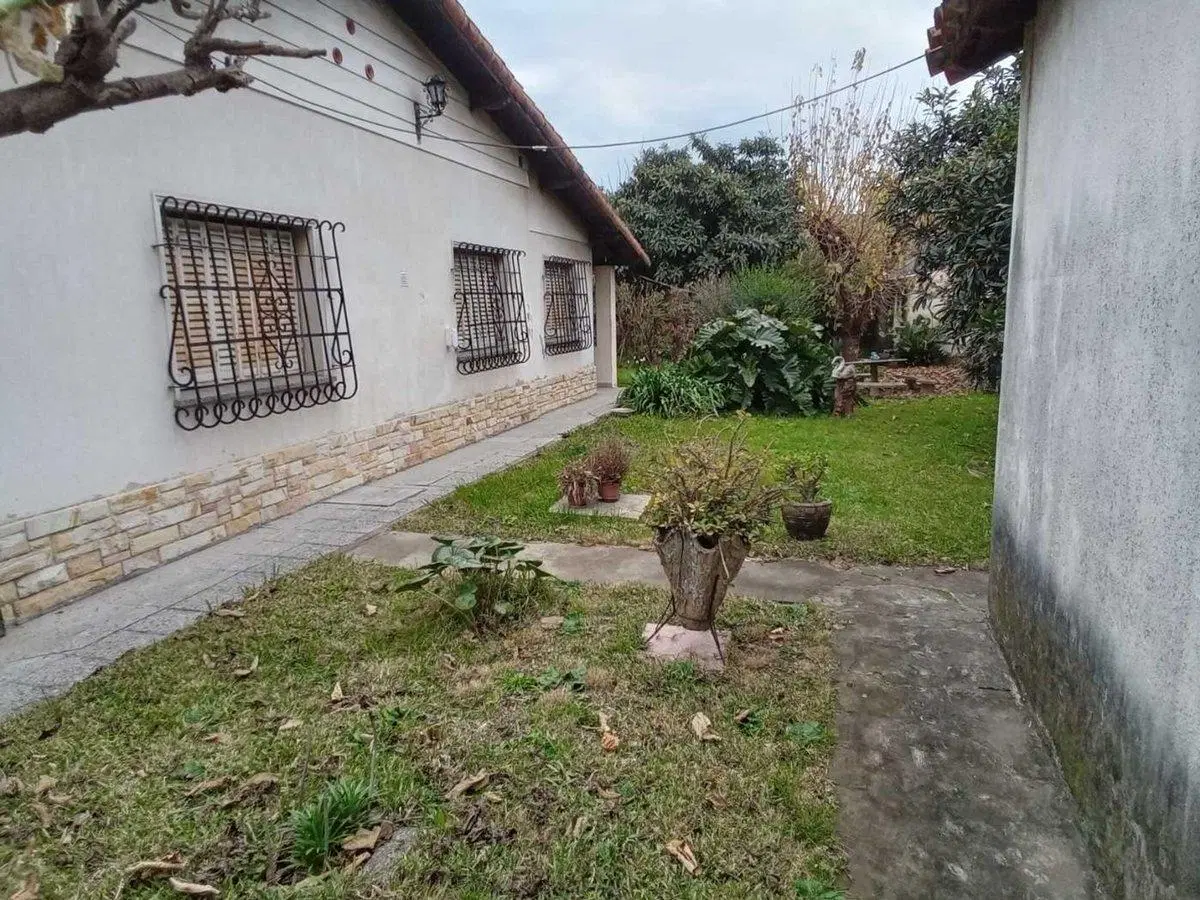 VENTA CASA 4 AMBIENTES SOBRE 2 LOTES SAN MARTIN 5