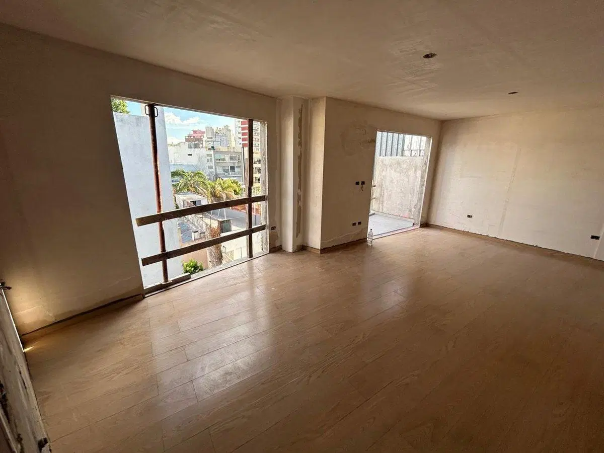 VENTA MONOAMBIENTE CON BALCON P. CHAS 5