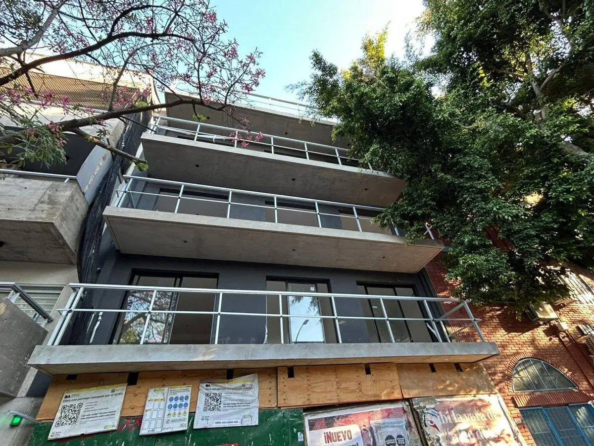 VENTA MONOAMBIENTE CON BALCON P. CHAS 3