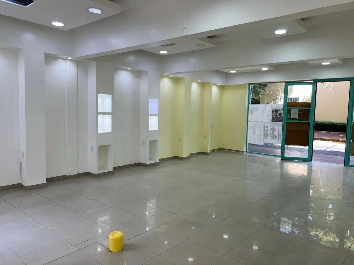 Venta local comercial en San Isidro 2