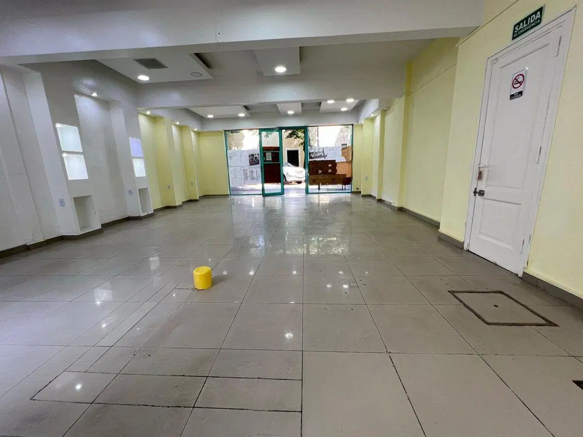 Venta local comercial en San Isidro 4