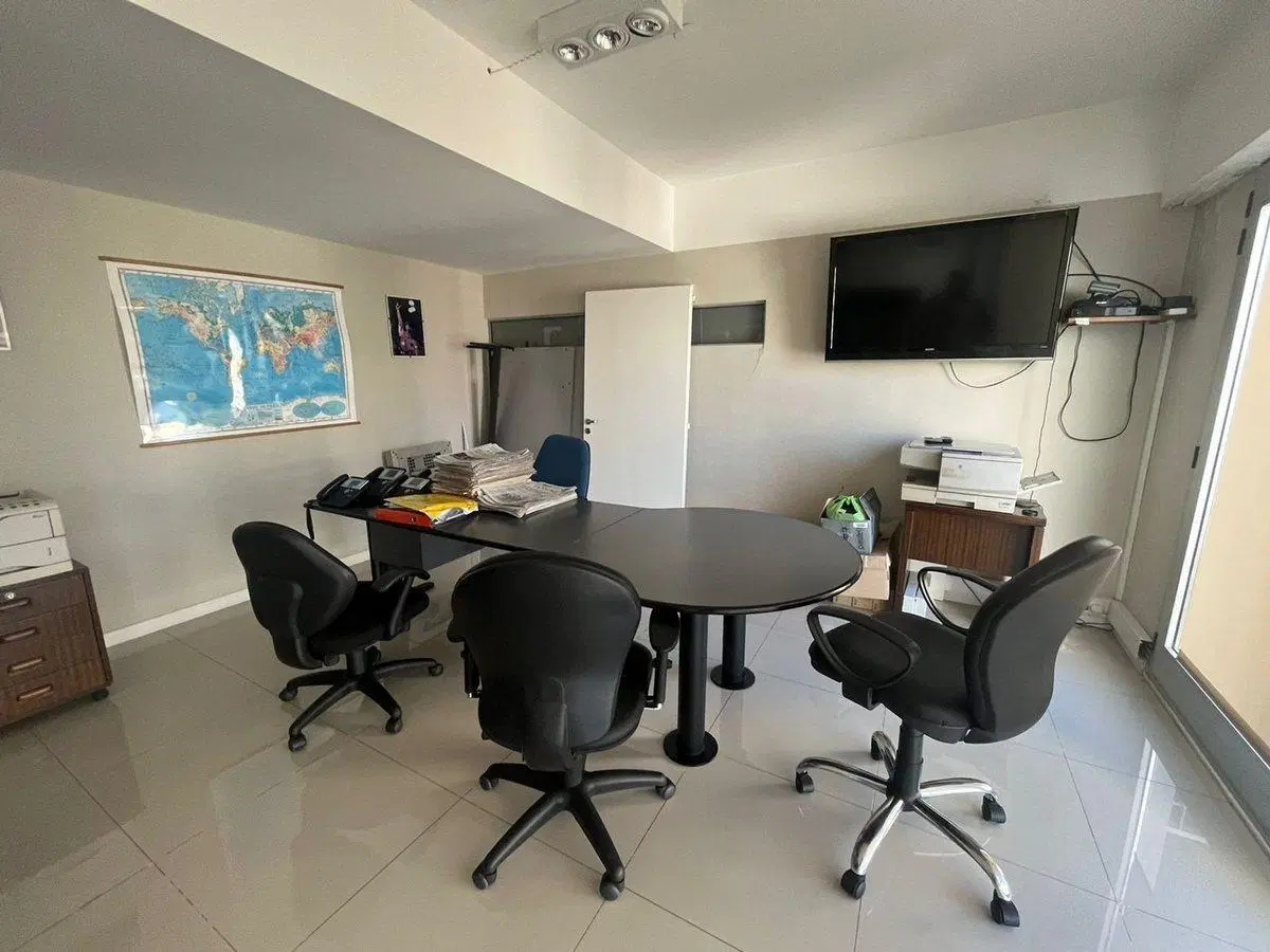 Oficina con balcón en venta 3