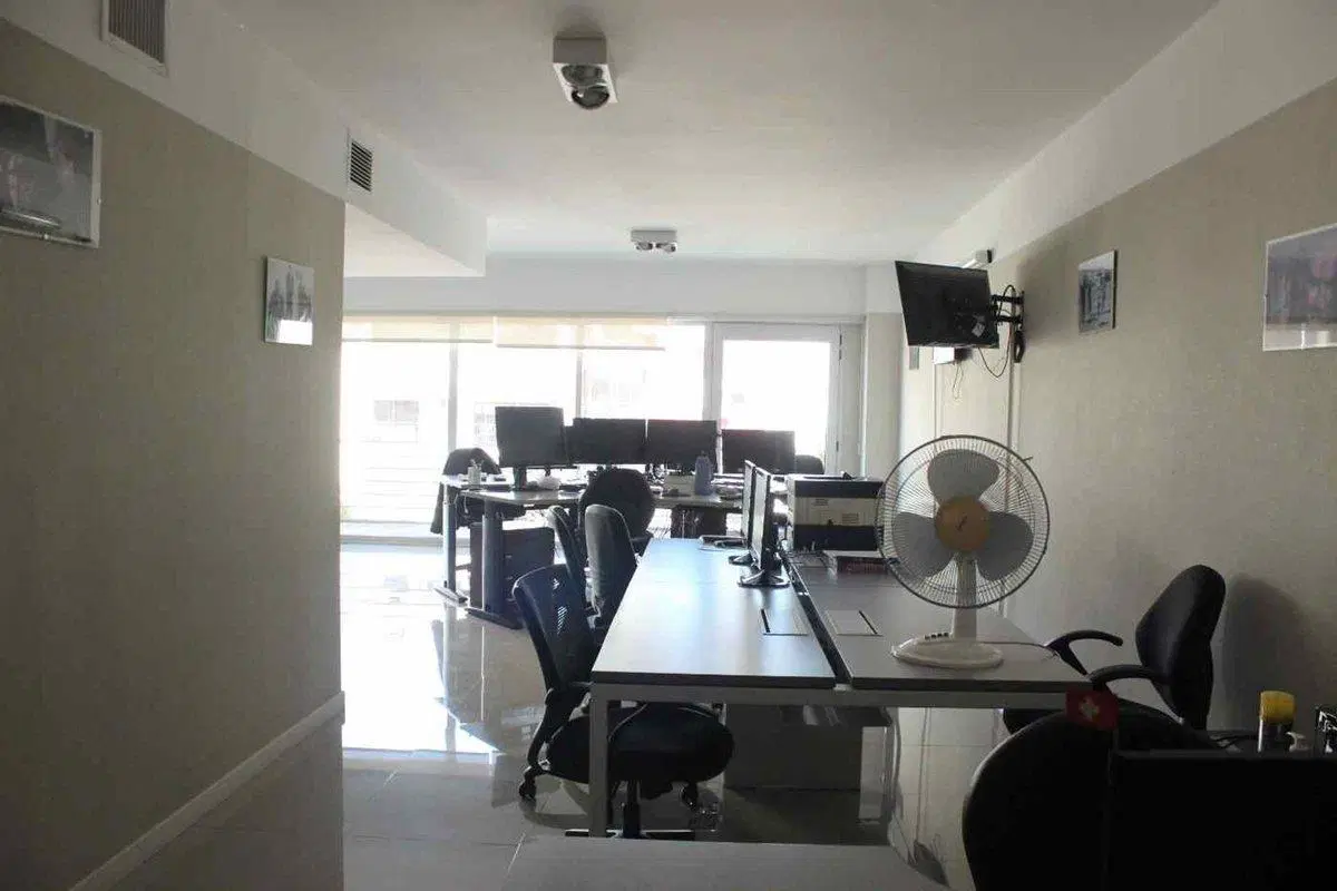 Oficina con balcón en venta 5