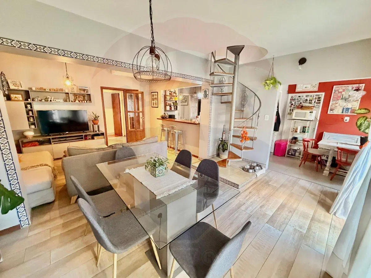 VENTA CASA 4 ambientes con quincho garage CASTELAR 8