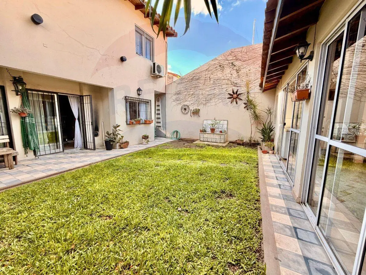 VENTA CASA 4 ambientes con quincho garage CASTELAR 3