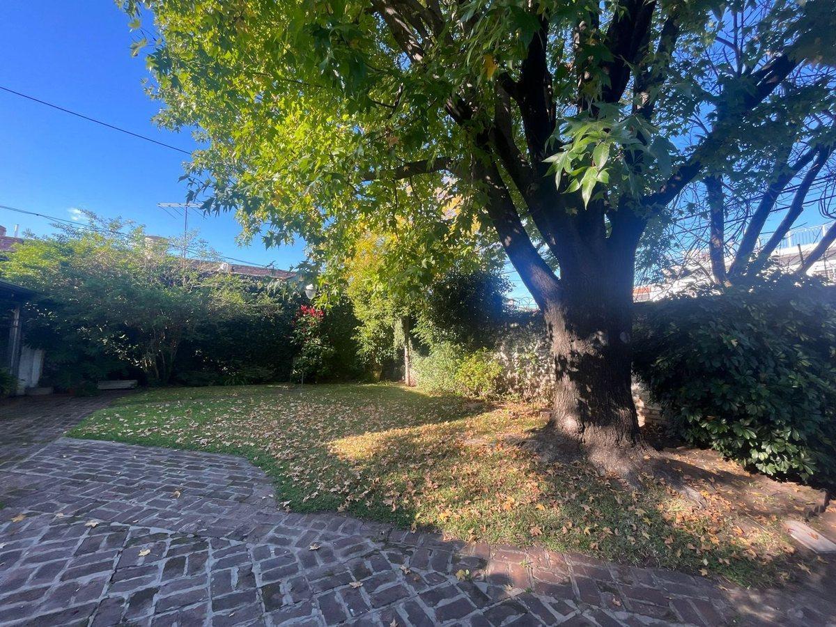 Foto de Casa en gran lote en esquina Boulogne, imagen 4