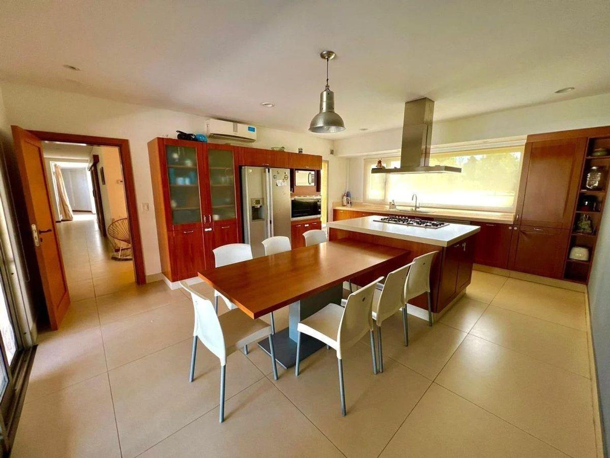 Foto de Casa en Alquiler 6 amb en el Barrio Las Viscachas, imagen 2