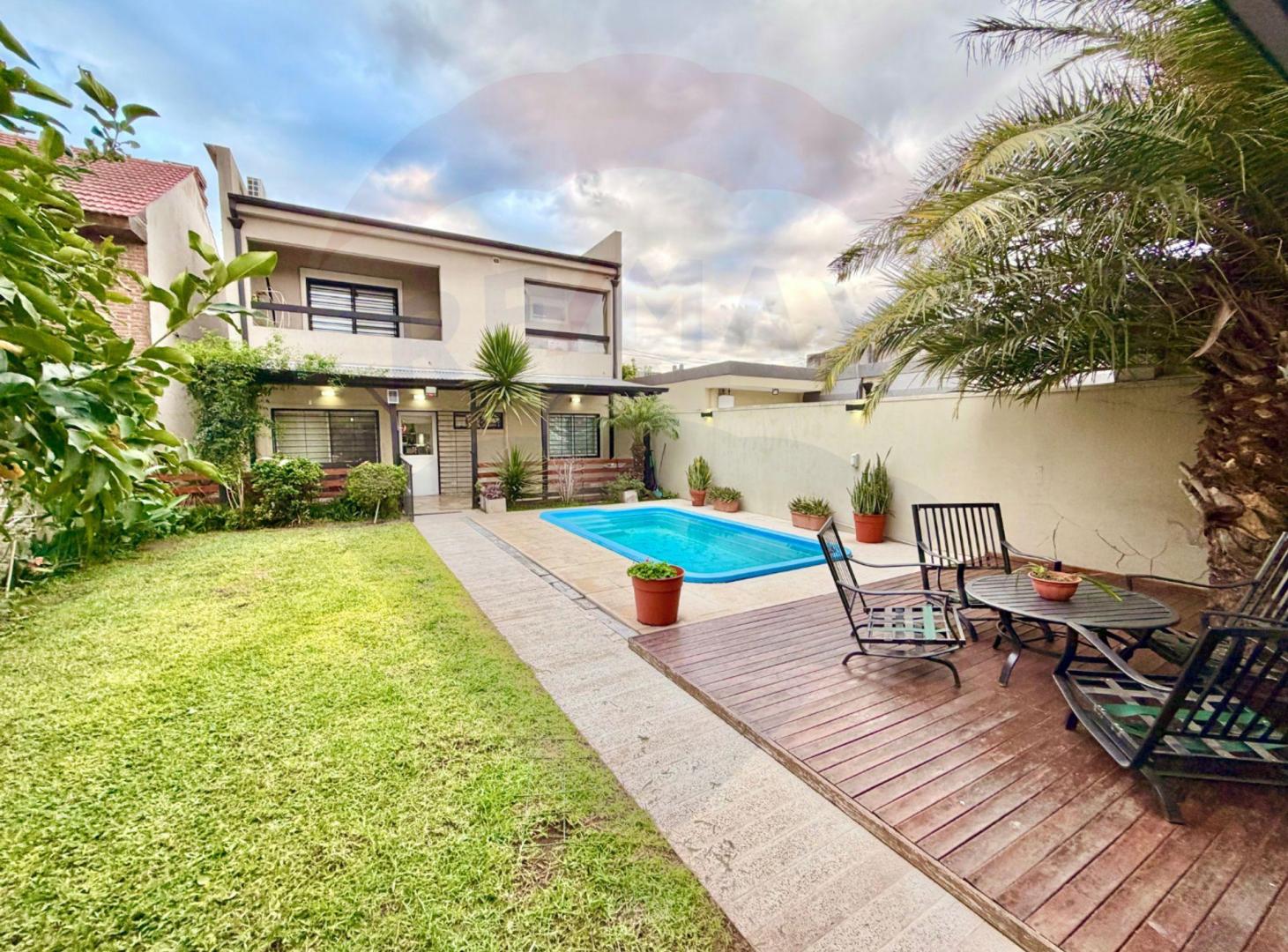 Foto de VENTA casa 4 dormit, quincho pileta villa adelina, imagen 2