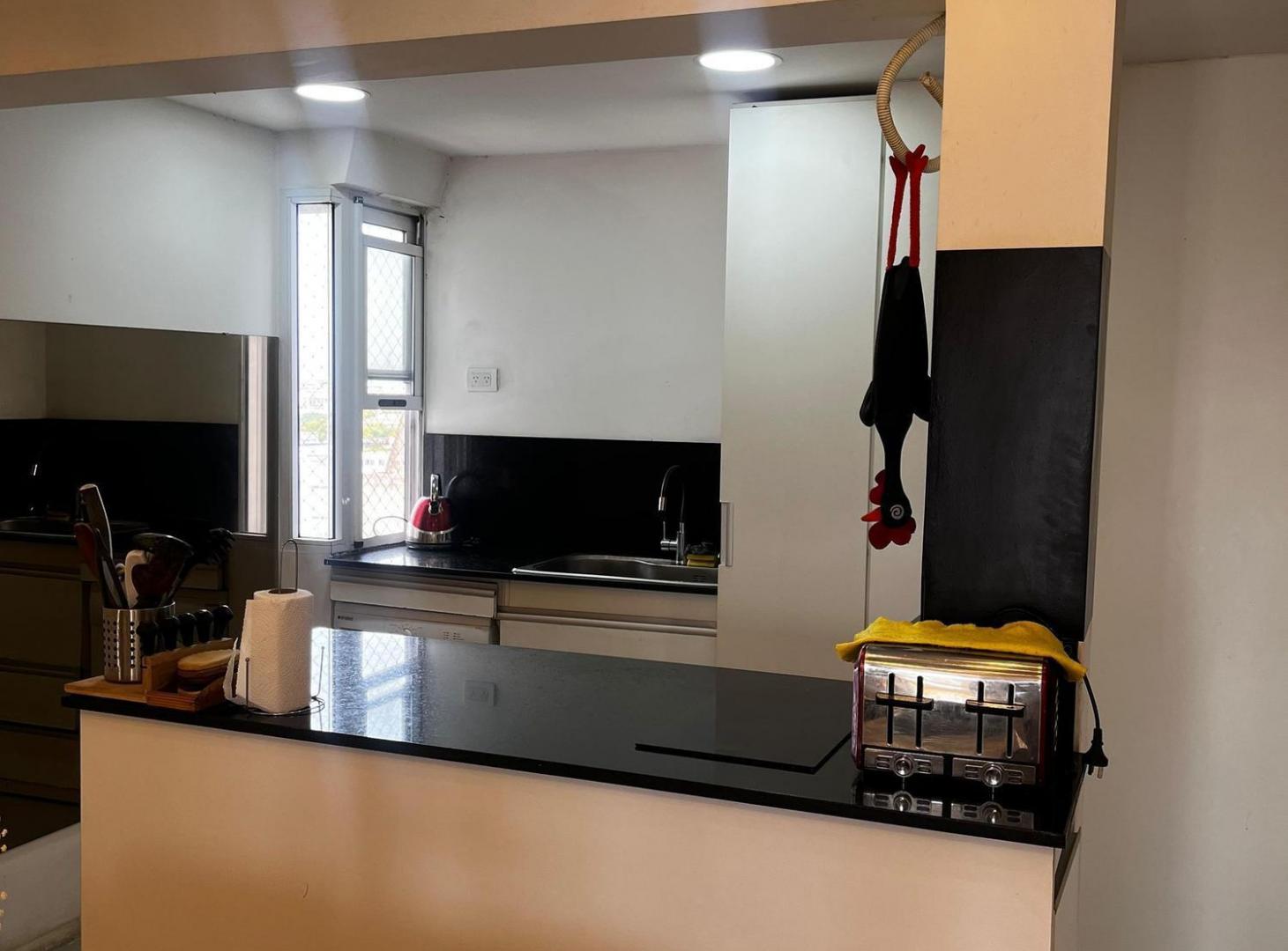 Foto de 4 ambientes con gran balcón terraza, vista abierta, imagen 4