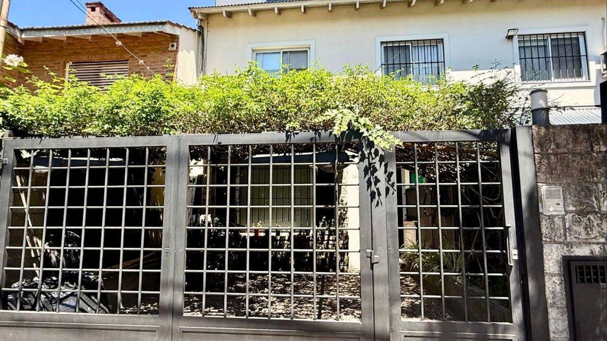 Foto de VENTA CASA TRIPLEX CON JARDIN 5 AMBIENTES BECCAR, imagen 2