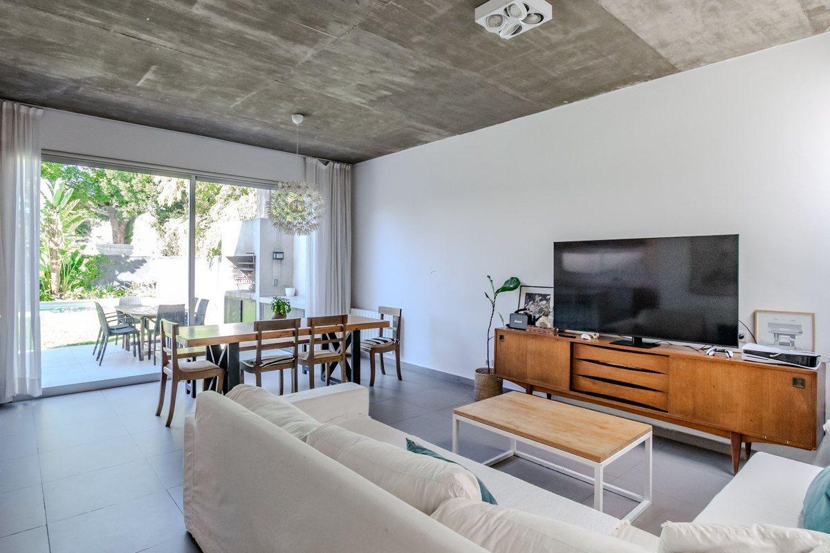 Foto de Casa en venta 5 ambientes jardin y pileta, imagen 4