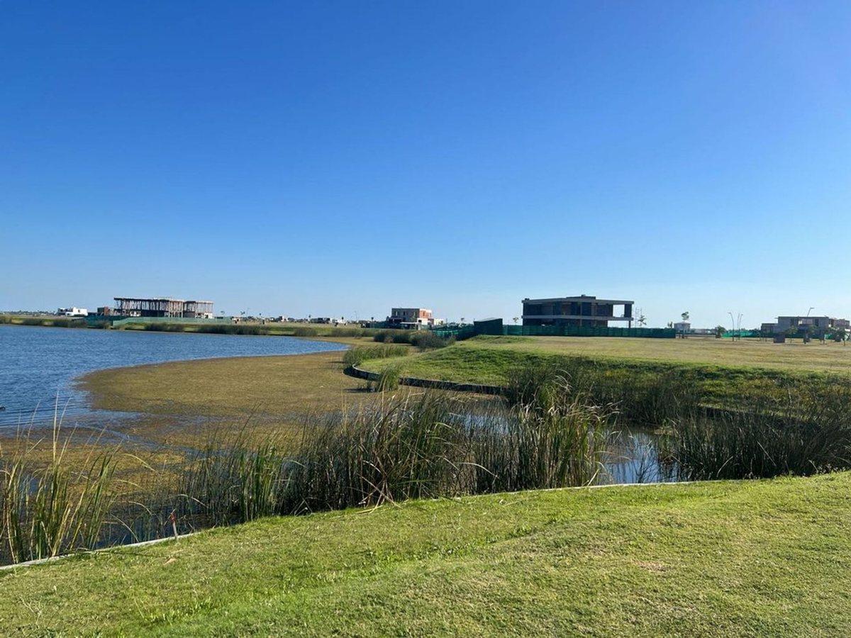 Foto de Puertos del Lago, lote al agua orientacion NE, imagen 2