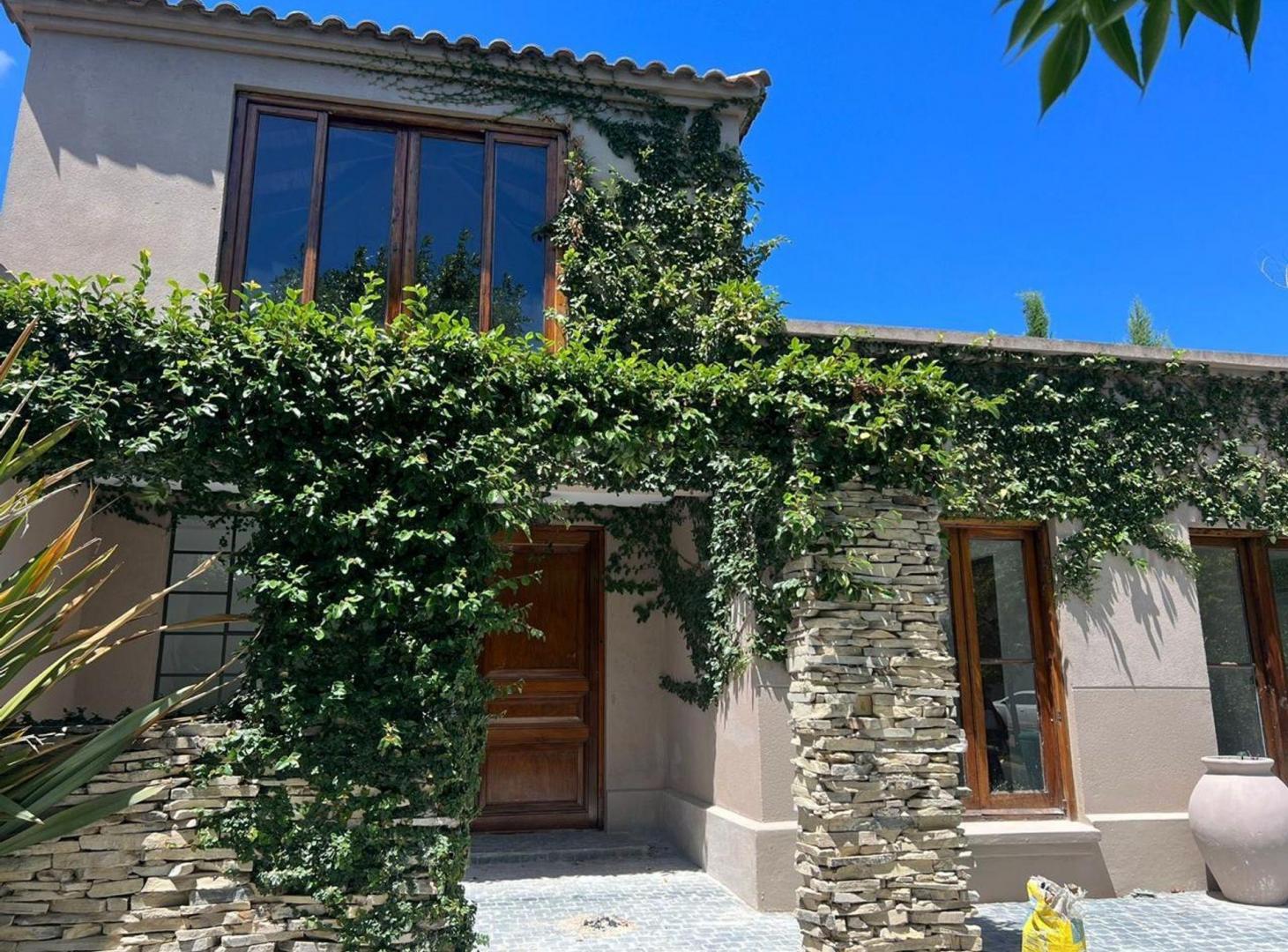 Foto de VENTA CASA EL ENCUENTRO CON PILETA, imagen 1