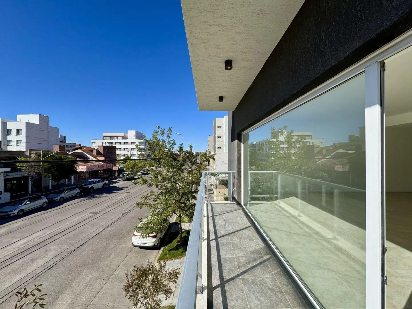 Departamento 2 ambientes. | Avda Roca al 1000 4