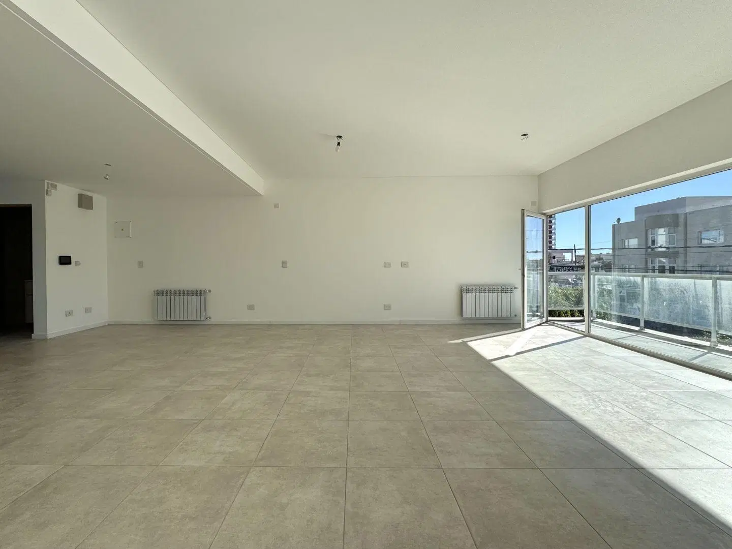 Departamento 2 ambientes. | Avda Roca al 1000 2
