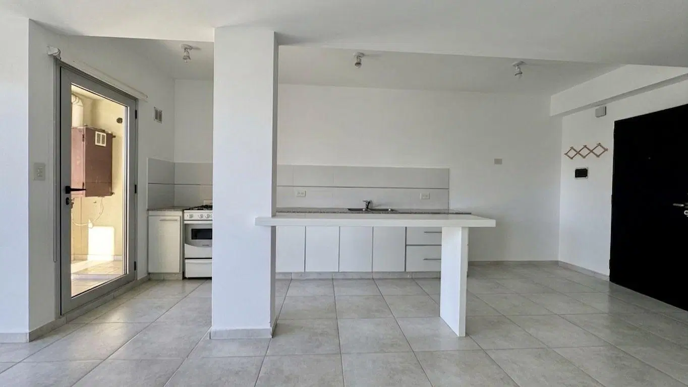 Departamento de 1 dormitorio al frente en alquiler 25 de Mayo 835 5