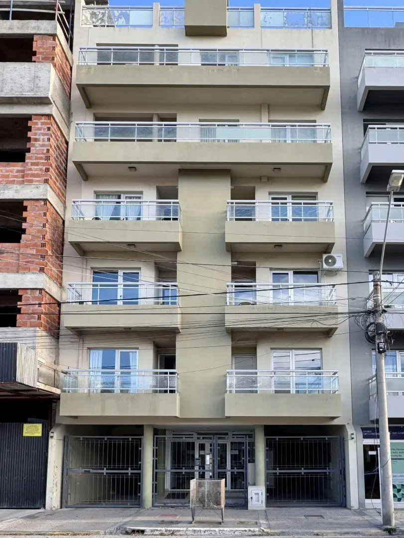 Departamento de 1 dormitorio contrafrente en alquiler 25 de Mayo 835 3