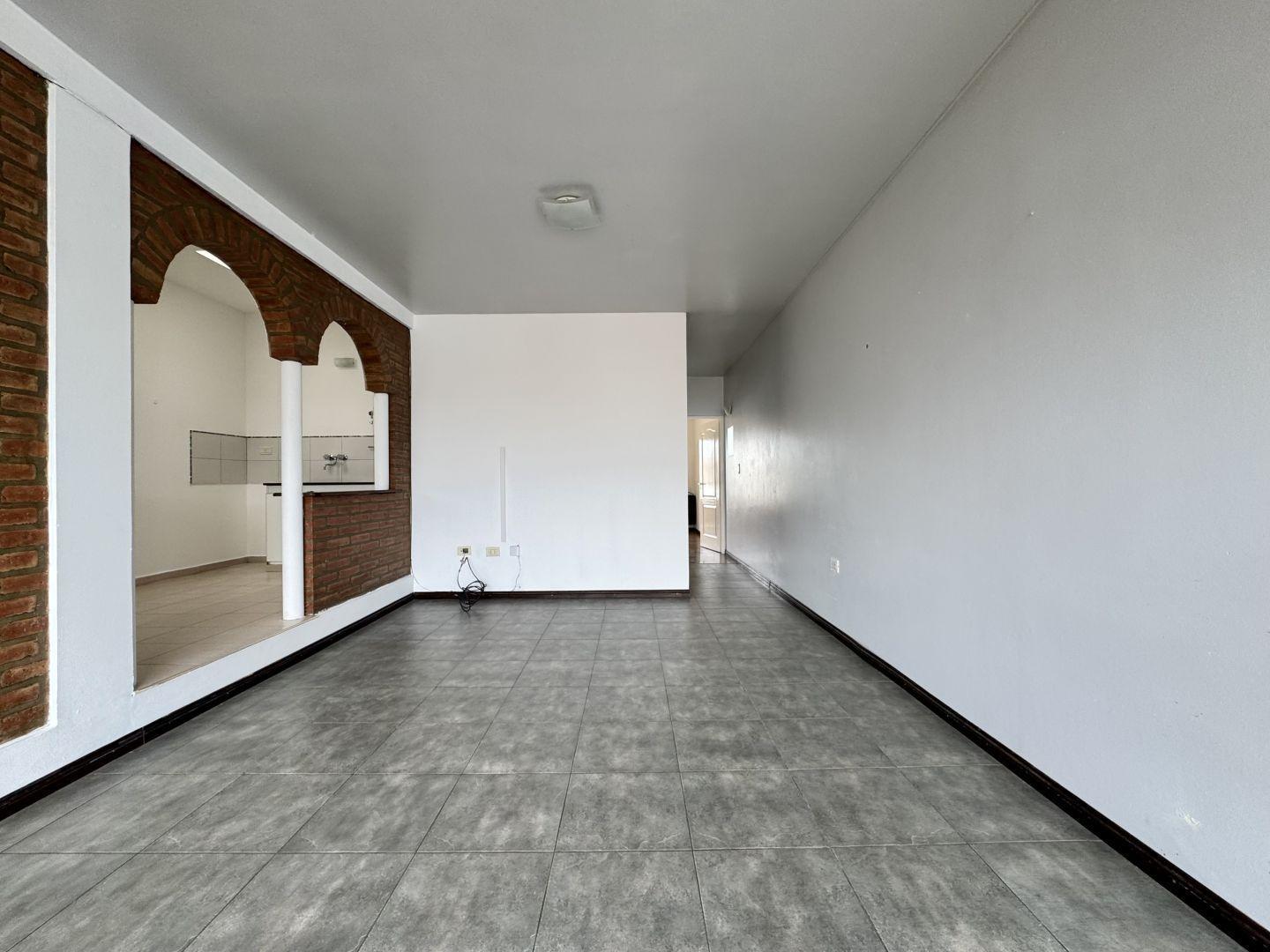 Foto de Departamento de dos dormitorios con cochera y balcón - Zona Norte, imagen 1