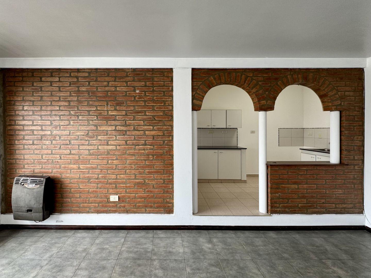 Foto de Departamento de dos dormitorios con cochera y balcón - Zona Norte, imagen 5