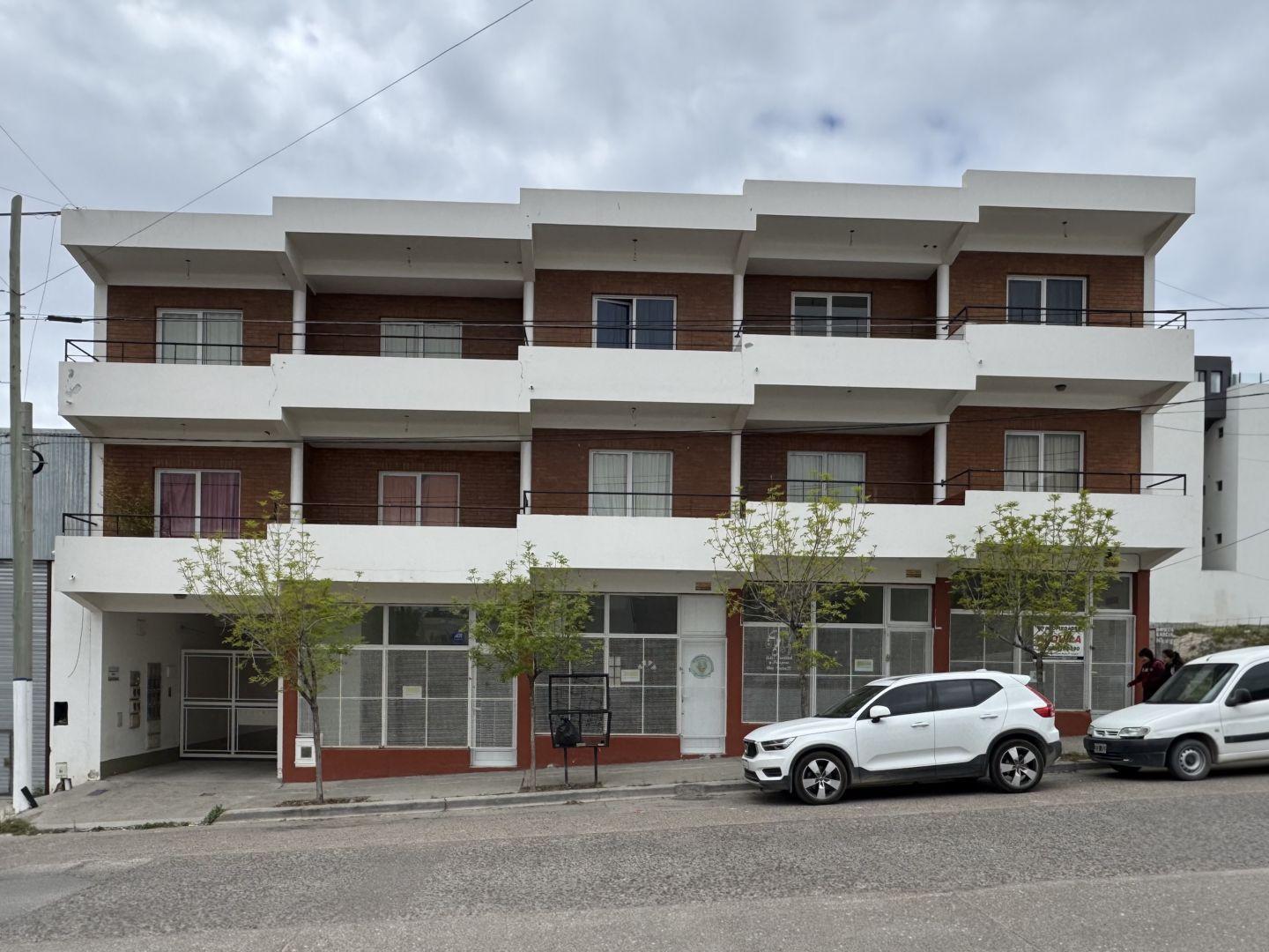 Foto de Departamento de dos dormitorios con cochera y balcón - Zona Norte, imagen 2