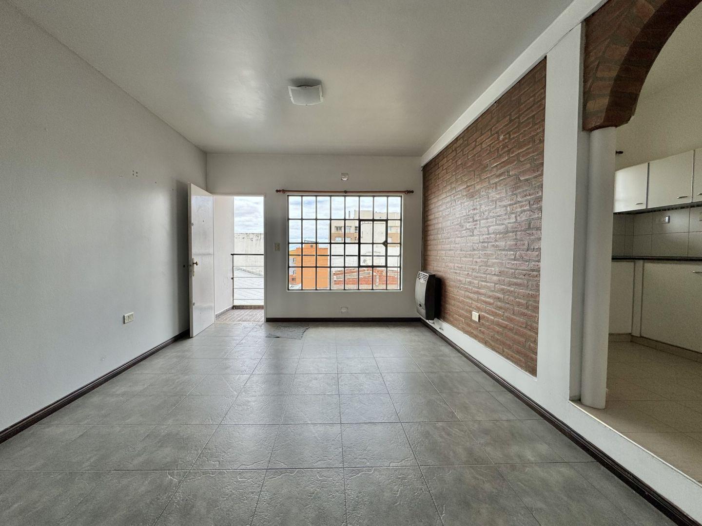 Foto de Departamento de dos dormitorios con cochera y balcón - Zona Norte, imagen 3