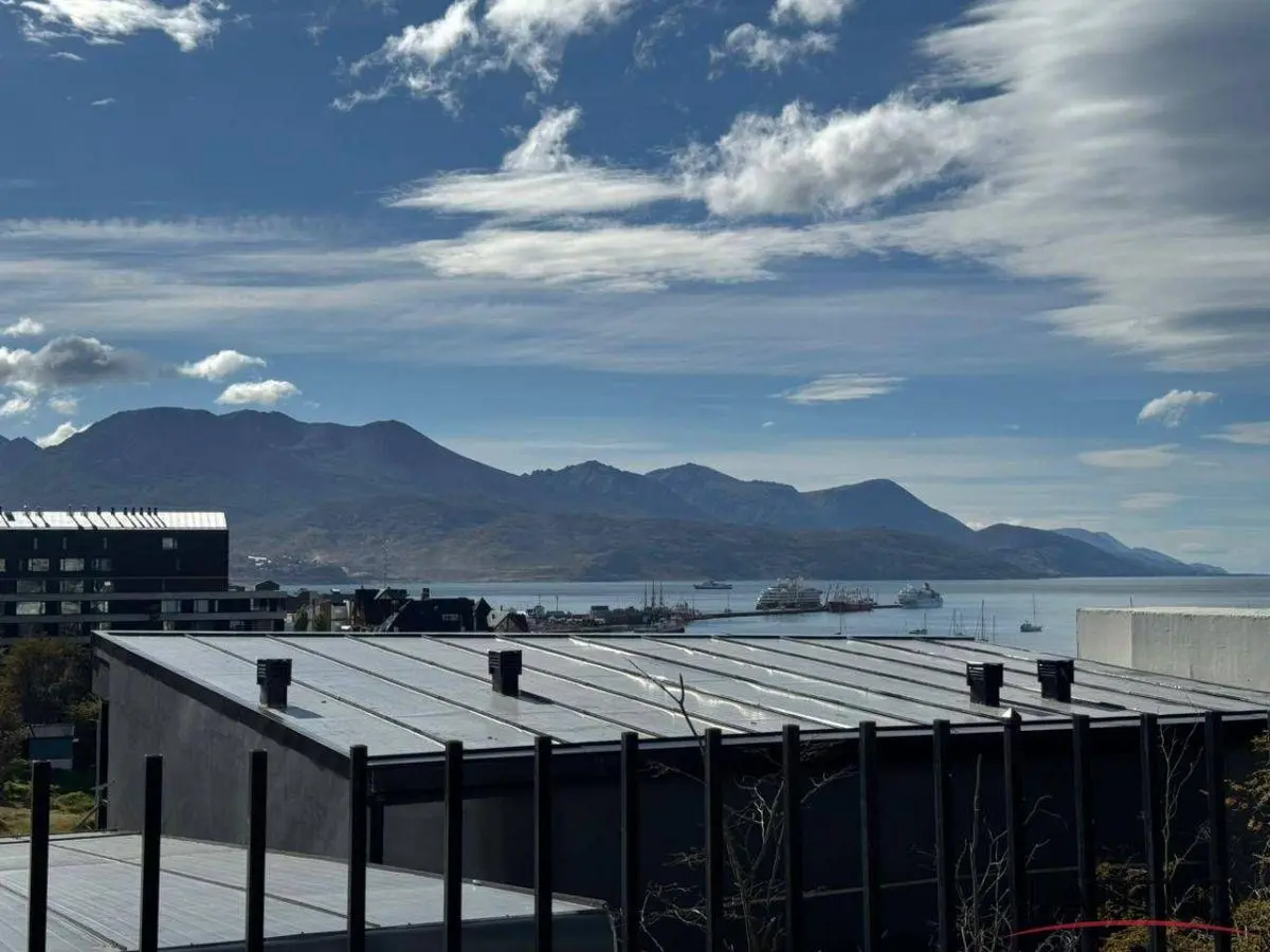 DPTO tipo trilpex c/cochera a metros del microcentro de Ushuaia - Apto Crédito 3