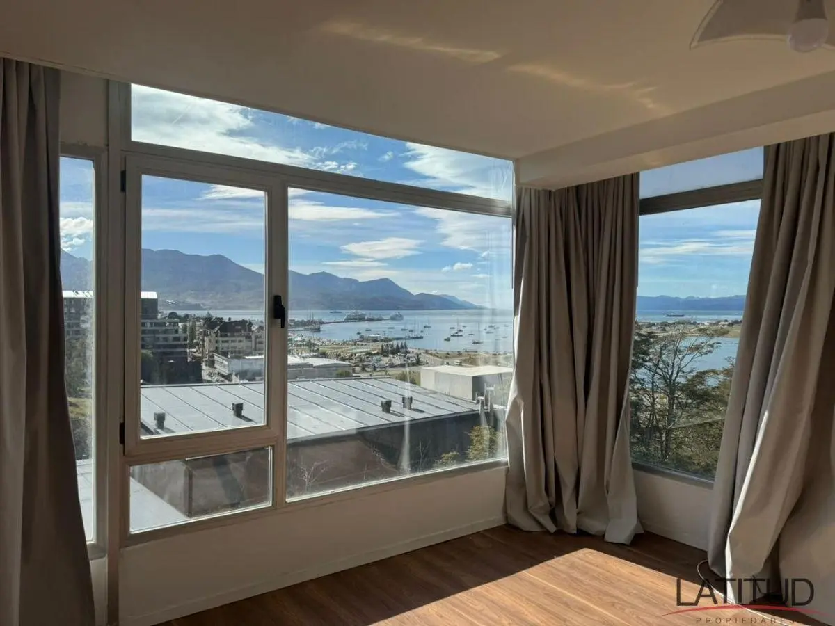 DPTO tipo trilpex c/cochera a metros del microcentro de Ushuaia - Apto Crédito 1