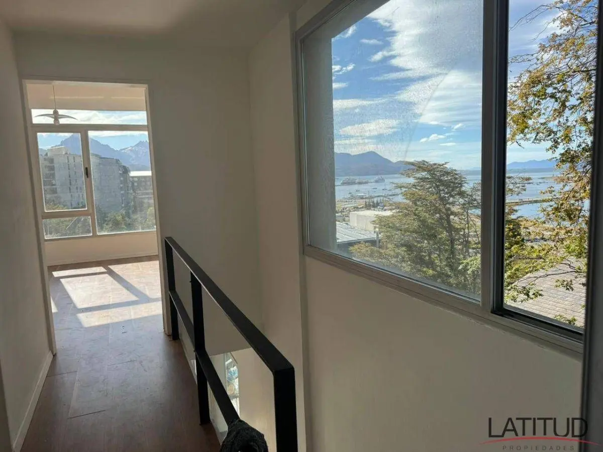 DPTO tipo trilpex c/cochera a metros del microcentro de Ushuaia - Apto Crédito 4