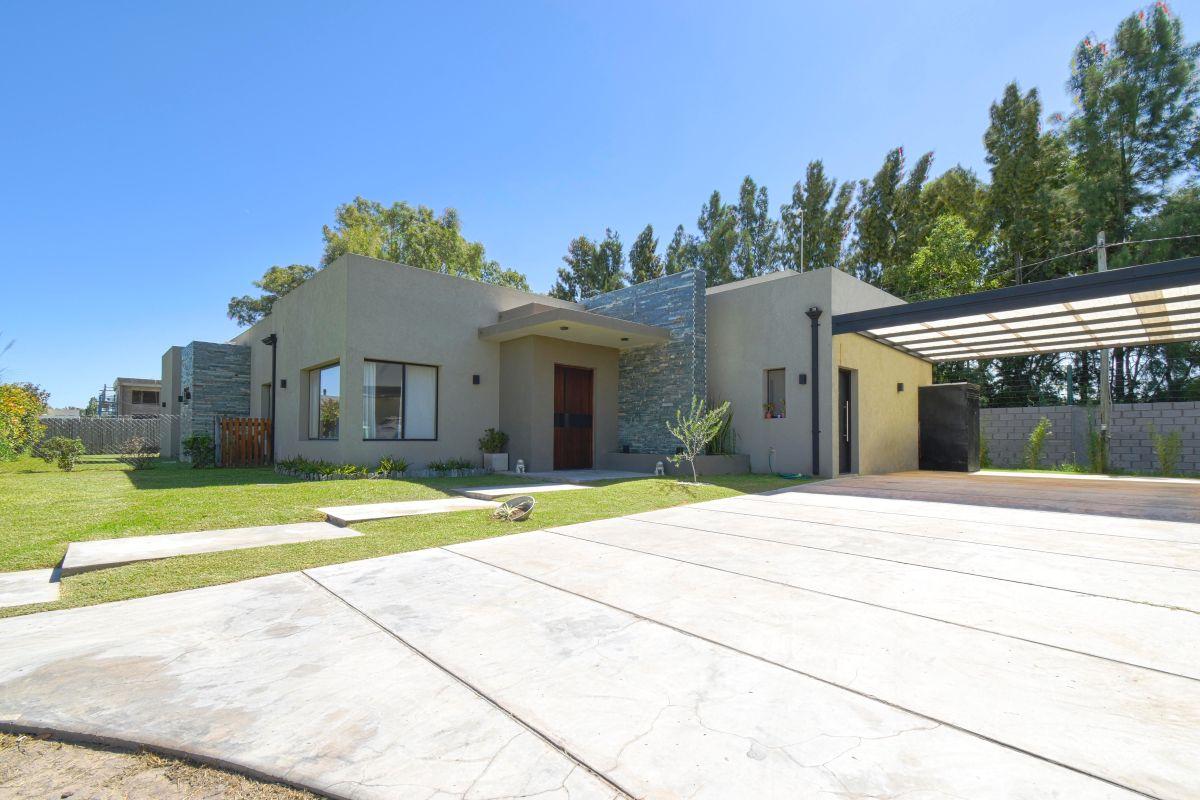 Foto de Casa Moderna de 5 Ambientes en Venta – Lagos de Canning, imagen 1