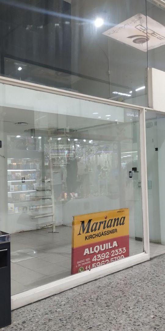 Foto de LOCAL COMERCIAL EN PRESTIGIOSA GALERIA DE LOMAS DE ZAMORA, imagen 2