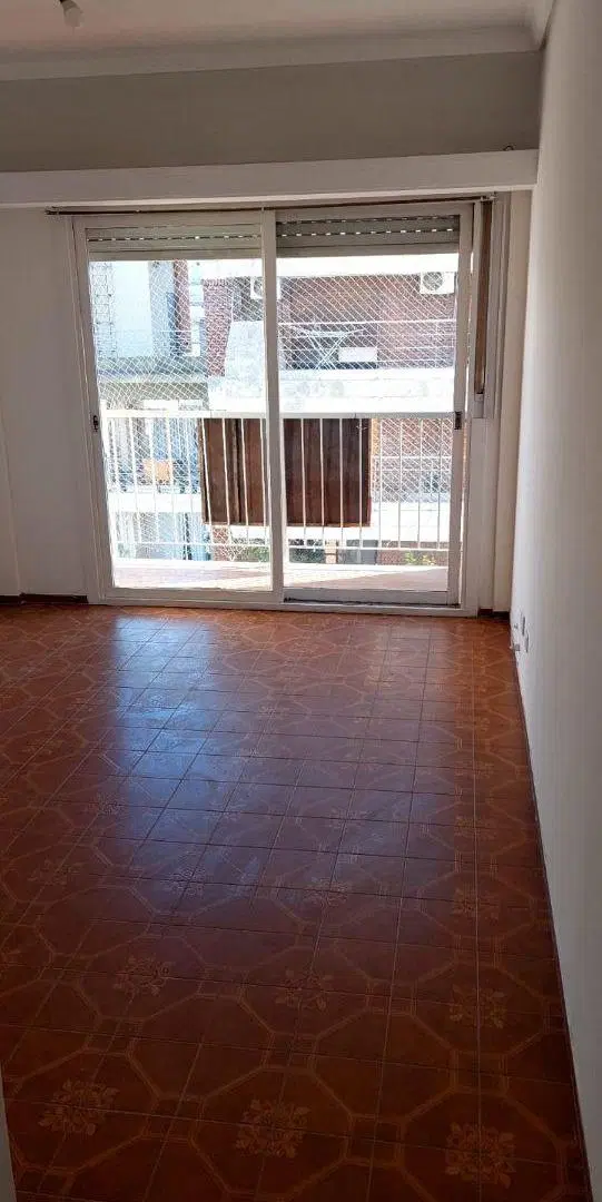 DEPTO EN PLENO CENTRO LANUSITA CON PATIO 3