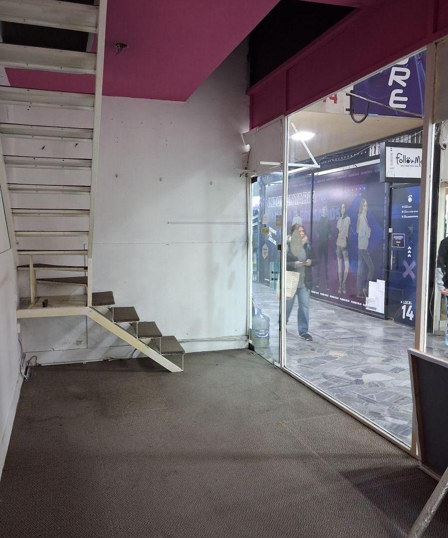 Foto de LOCAL EN GALERIA SOBRE LA PEATONAL DE LOMAS DE ZAMORA, imagen 3
