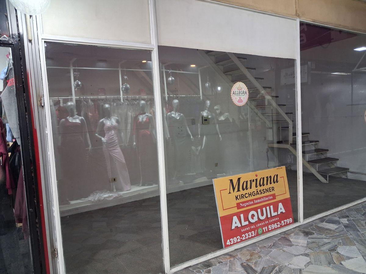 Foto de LOCAL EN GALERIA SOBRE LA PEATONAL DE LOMAS DE ZAMORA, imagen 1