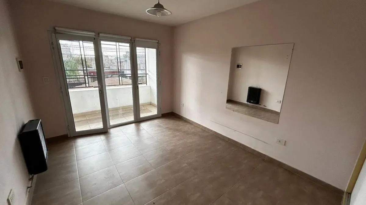 Departamento de 1 dormitorio en alquiler en planta alta SIN EXPENSAS 3